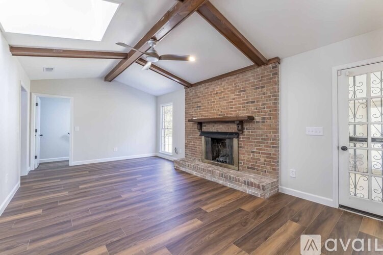 A message about temporary photos and accepting interested parties on a waiting list.