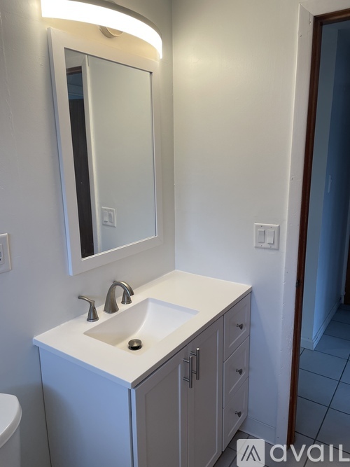 A bathroom with a sink and mirror.