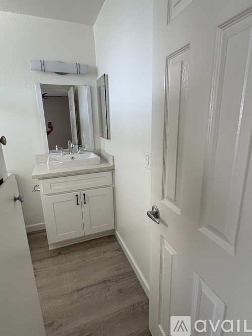 A bathroom with a sink and mirror.