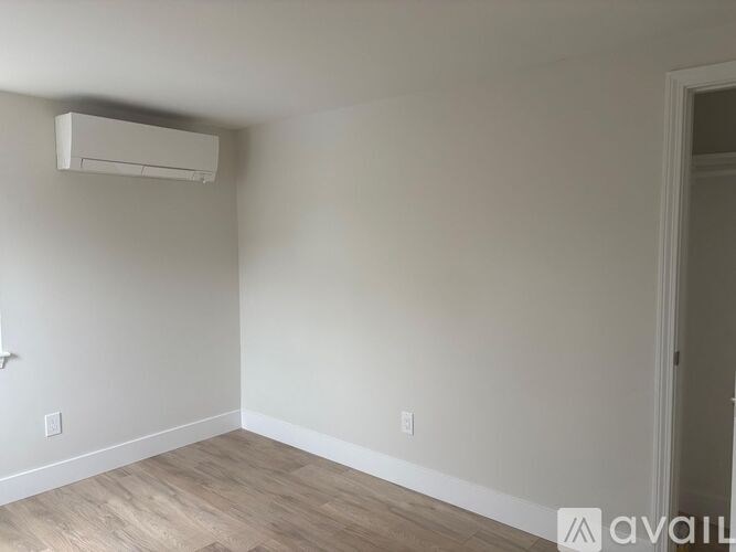 A room with a wall-mounted air conditioner unit.