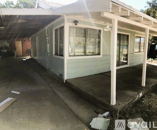 A house with a porch and a covered patio.