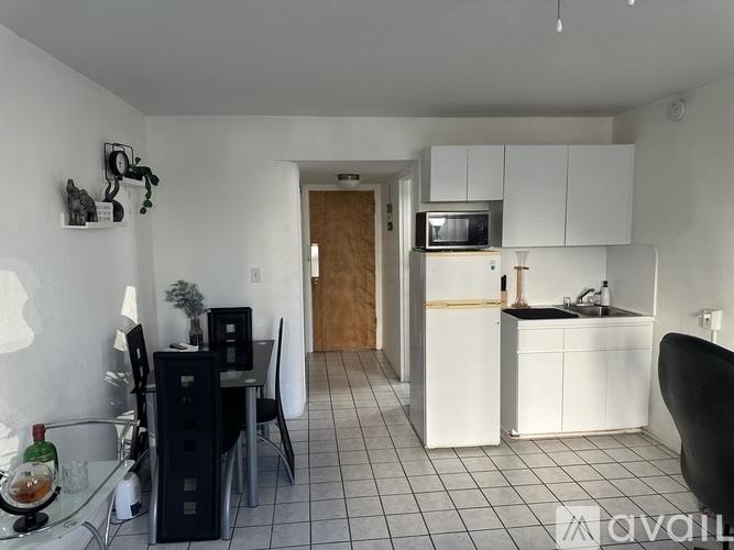 Source URL: https://prod-avail.s3.amazonaws.com/public_images/41512069/listing/IMG_8203.jpeg