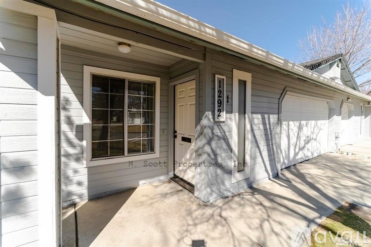 A house with the number 2921 on the door.