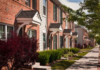 a row of town houses on a sidewalk