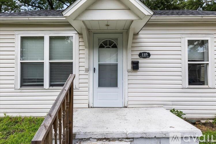 A house numbered 125 with a white door and windows.