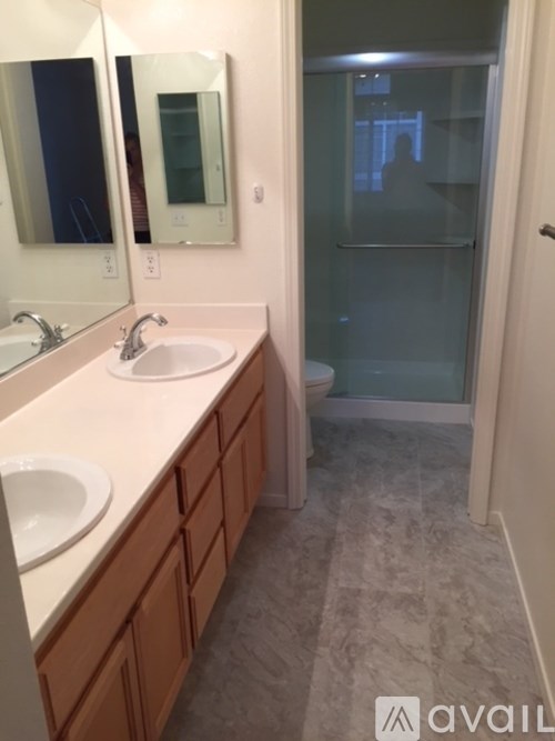 A bathroom with a sink and mirror.