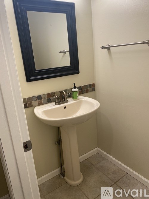 A bathroom with a sink and mirror.