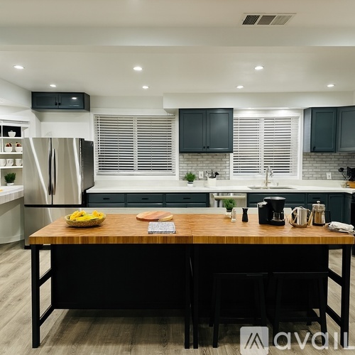 Source URL: https://prod-avail.s3.amazonaws.com/public_images/41718292/listing/kitchen.jpg