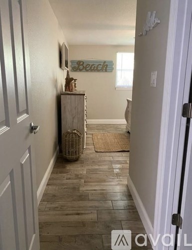 A hallway with a sign that says Beach.