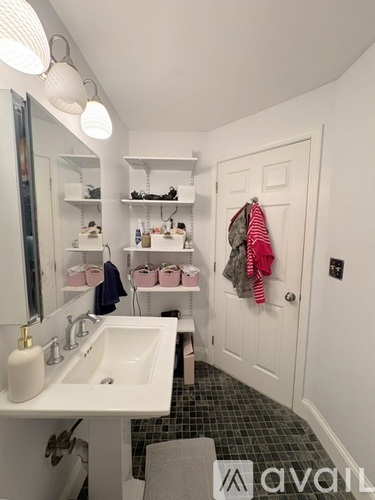 683 Massachusetts Ave 2 Beds Apartment for Rent - Photo gallery 1