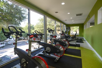 Fitness center in our east riverside apartments - Photo Gallery 2