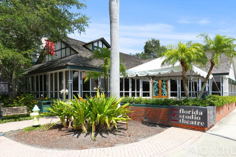 A building with a sign that says Florida Studio Theatre.
