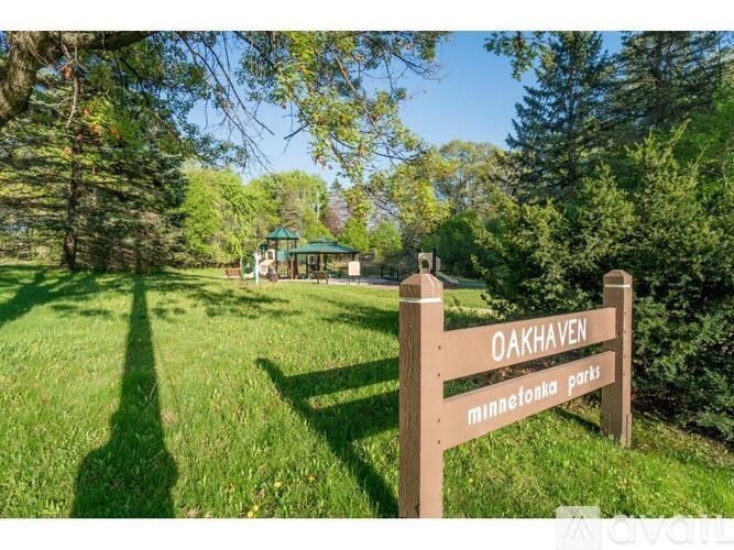 A sign for Oakhaven in Minnetonka Parks stands in a grassy area.