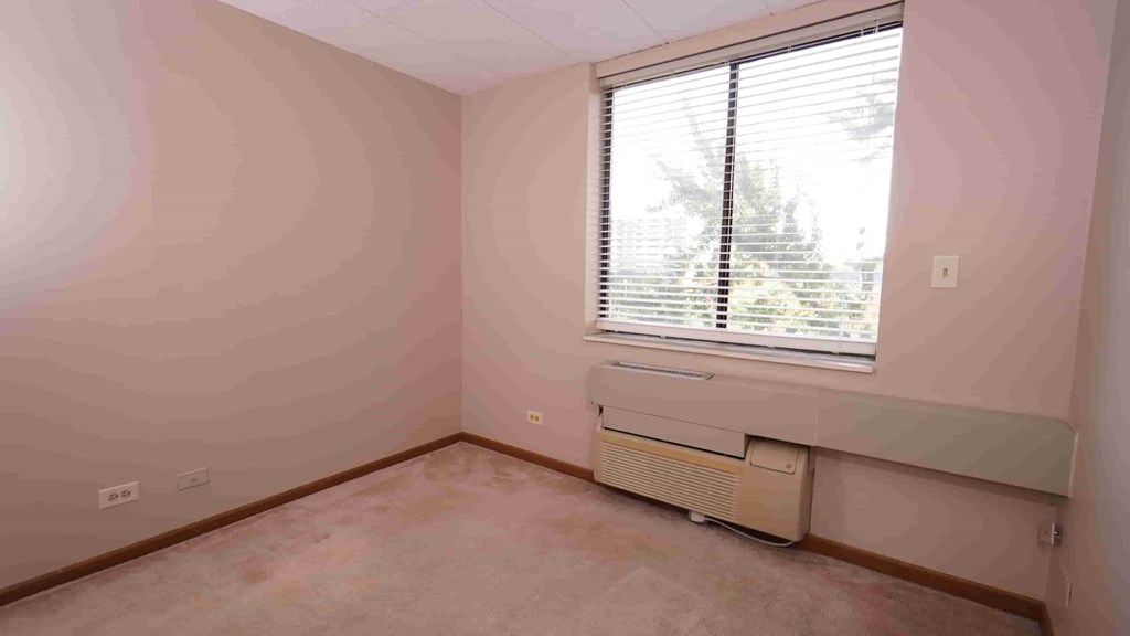 A room with a window and air conditioner.