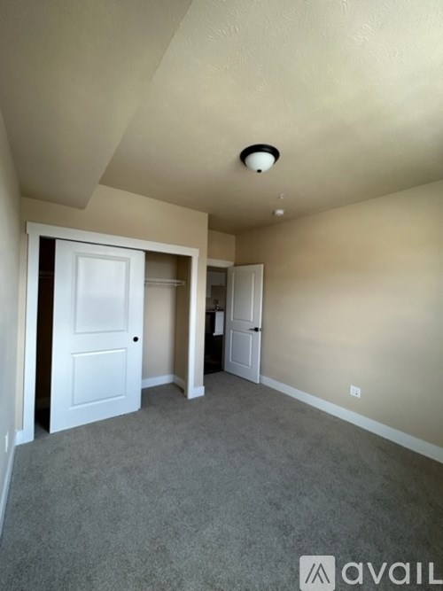 A room with a carpeted floor and a ceiling light.