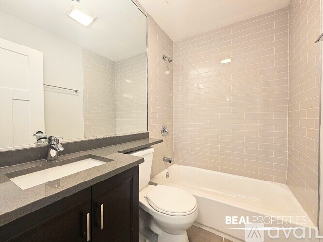 530 W Surf St 1 Condo for Rent - Photo gallery 1