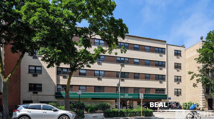 530 W Surf St 1 Condo for Rent - Photo gallery 3