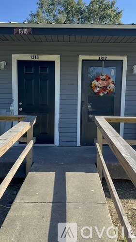 A house with the number 1315 on the front door and a wreath on the door.