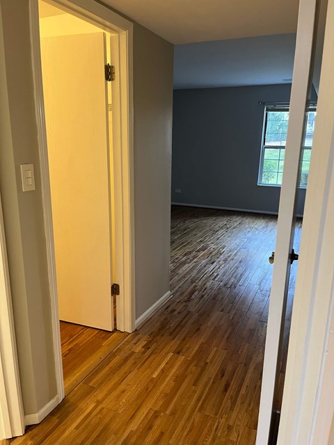 131 Crestwood Ct, #02 2 Beds Apartment for Rent