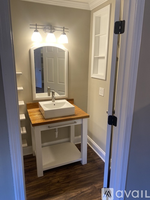 A bathroom with a sink and mirror.