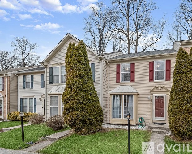 A row of houses with a grassy front yard.