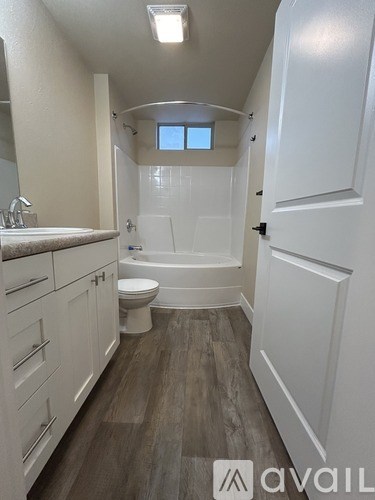 A bathroom with a toilet, sink, and bathtub.