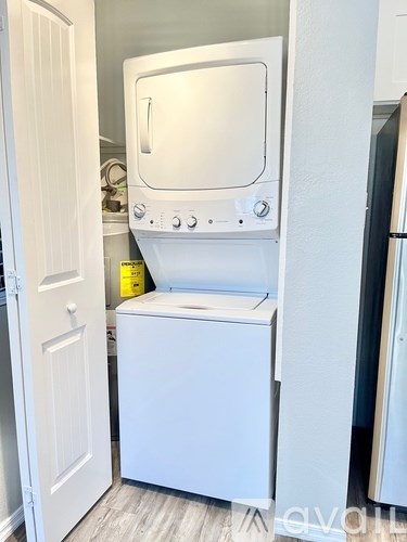 A white oven and freezer combo in a kitchen.