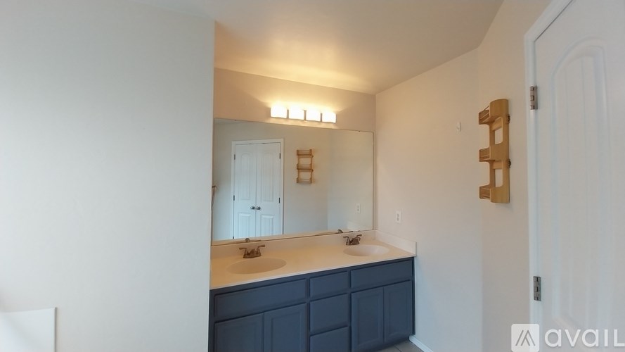 A bathroom with a sink and a mirror.