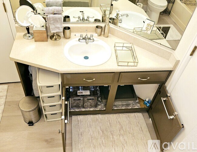 A bathroom with a sink and a mirror.