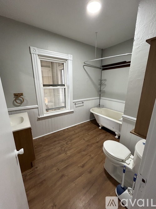 A bathroom with a toilet, sink, and bathtub.