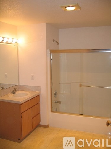 A bathroom with a sink and mirror.