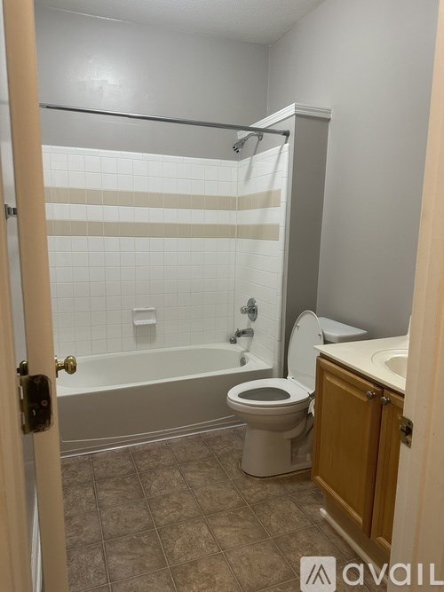 A bathroom with a toilet, sink, and bathtub.