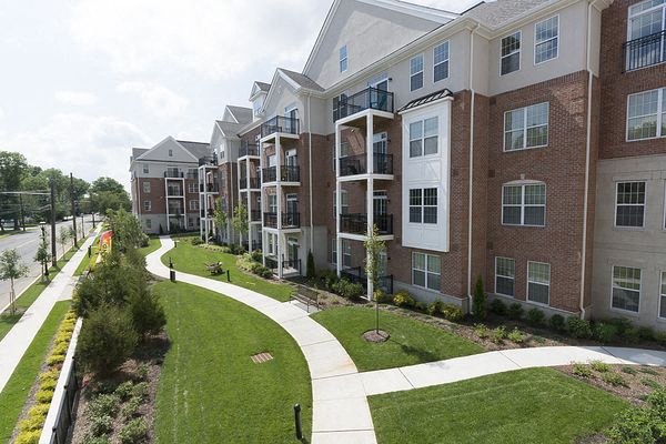 a walkway in front of an apartment building