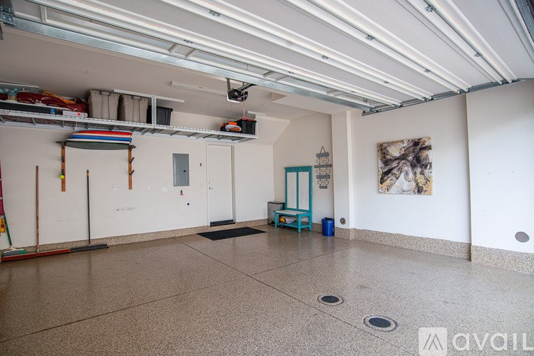 A room with a white ceiling and a painting on the wall.