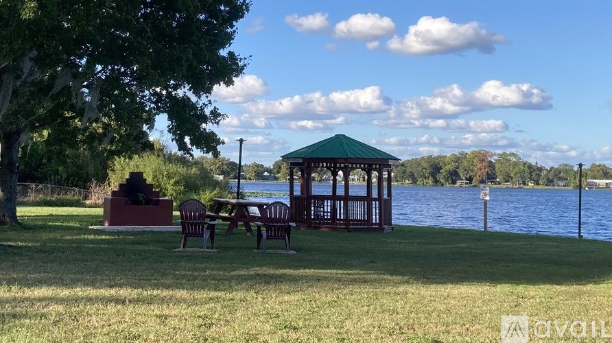 Two black chairs are placed on either side of a table in a courtyard.