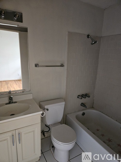 A bathroom with a toilet, sink, and bathtub.