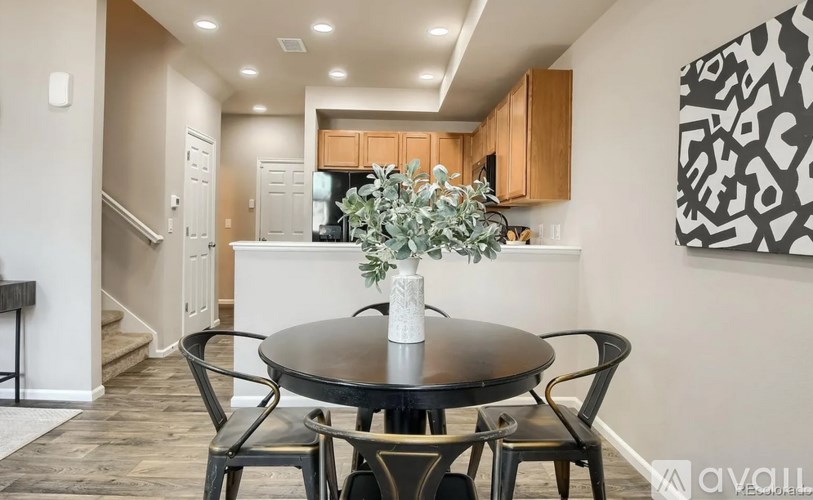 A dining room with a round table and chairs.