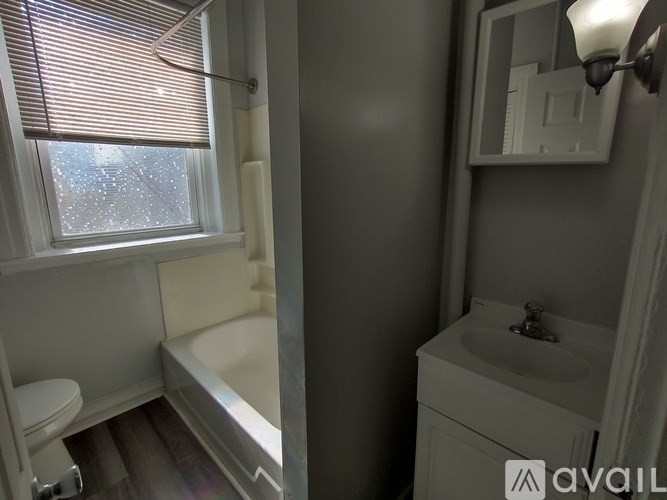 A bathroom with a toilet, sink, and bathtub.