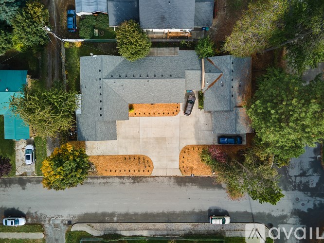 A parking lot with cars and a building in the background.