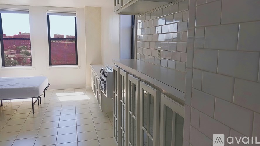 A map and a picture of a building in the Mt Vernon Historic District.