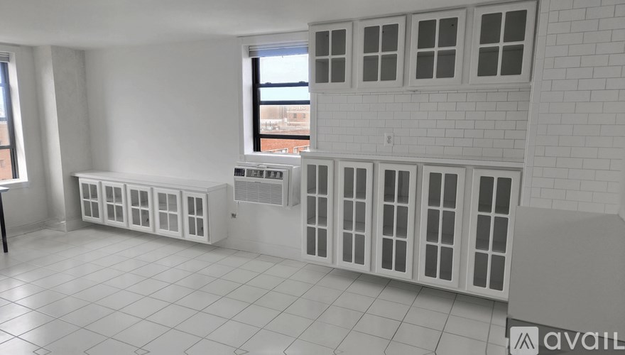 A red brick building stands in the middle of a city.