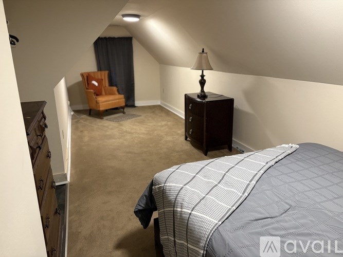 215 West 5th Street 1 Bed Apartment for Rent - Photo Gallery 1