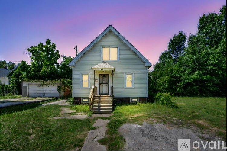 A house with a front yard and a driveway.