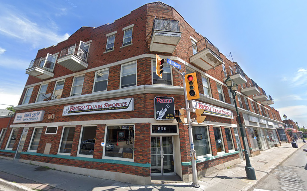 A building with a sign that says "Raido Team Sports".