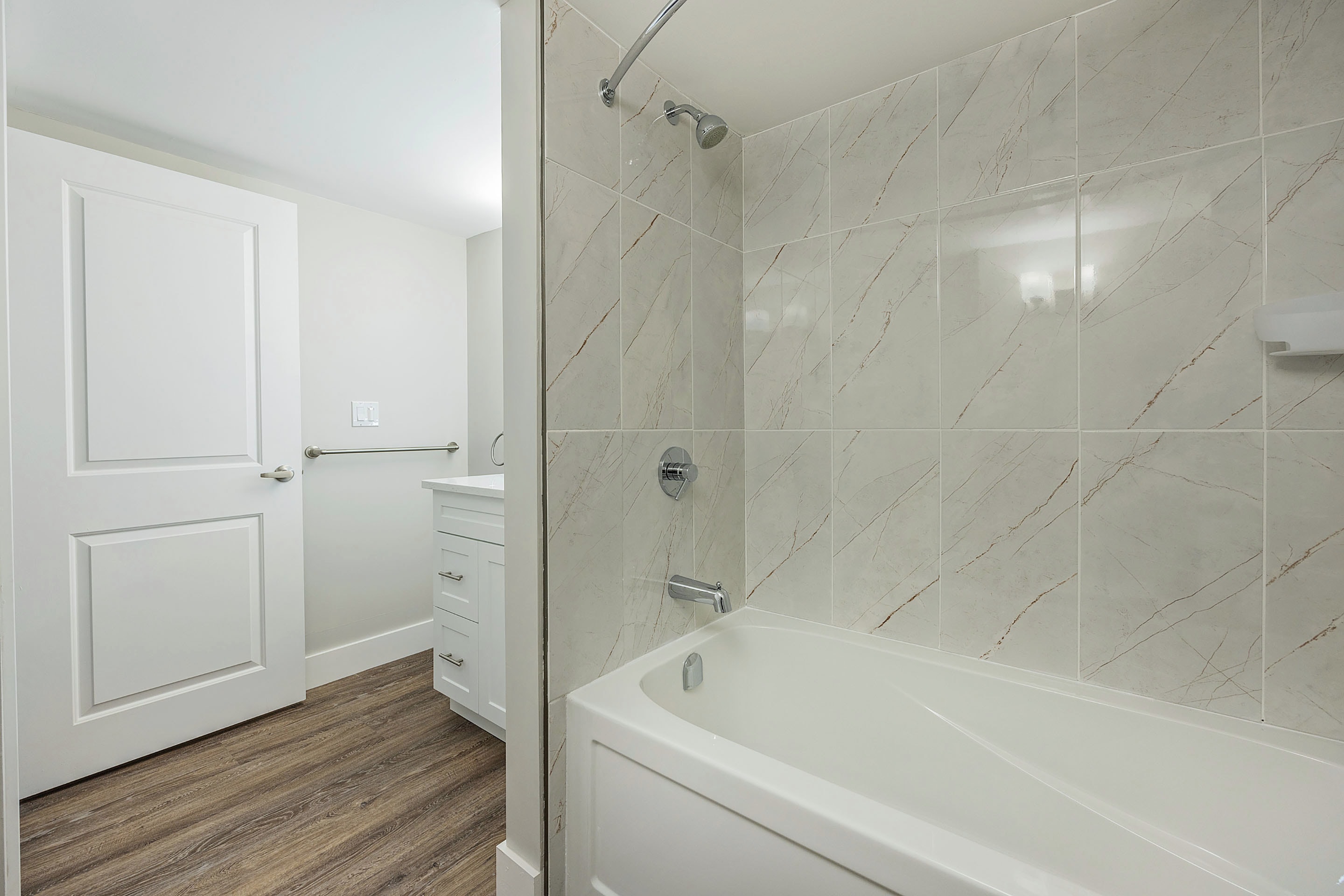 3 bedroom apartment - 630 Base Line Rd E, London 4