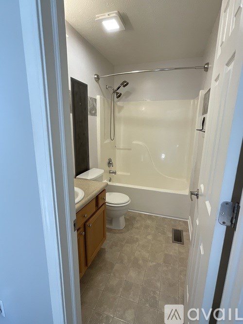 A bathroom with a toilet, sink, and bathtub.