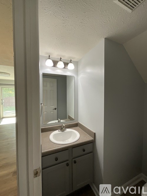 A bathroom with a sink and mirror.