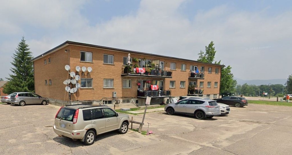 A building with a parking lot in front of it.