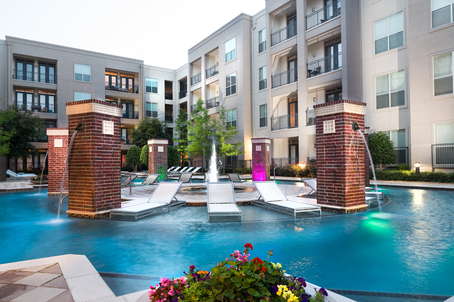 Pool at The Icon at Ross in Dallas, TX