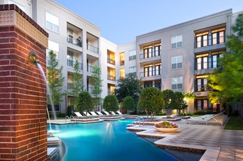 Pool and sundeck at The Icon at Ross in Dallas, TX - Photo Gallery 7